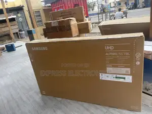 Revolution 55”Cu8000 Uhd Smart Samsung Television