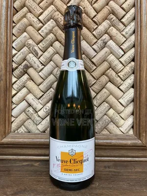 Veuve Clicqout Demi Sec 75cl Champagne .