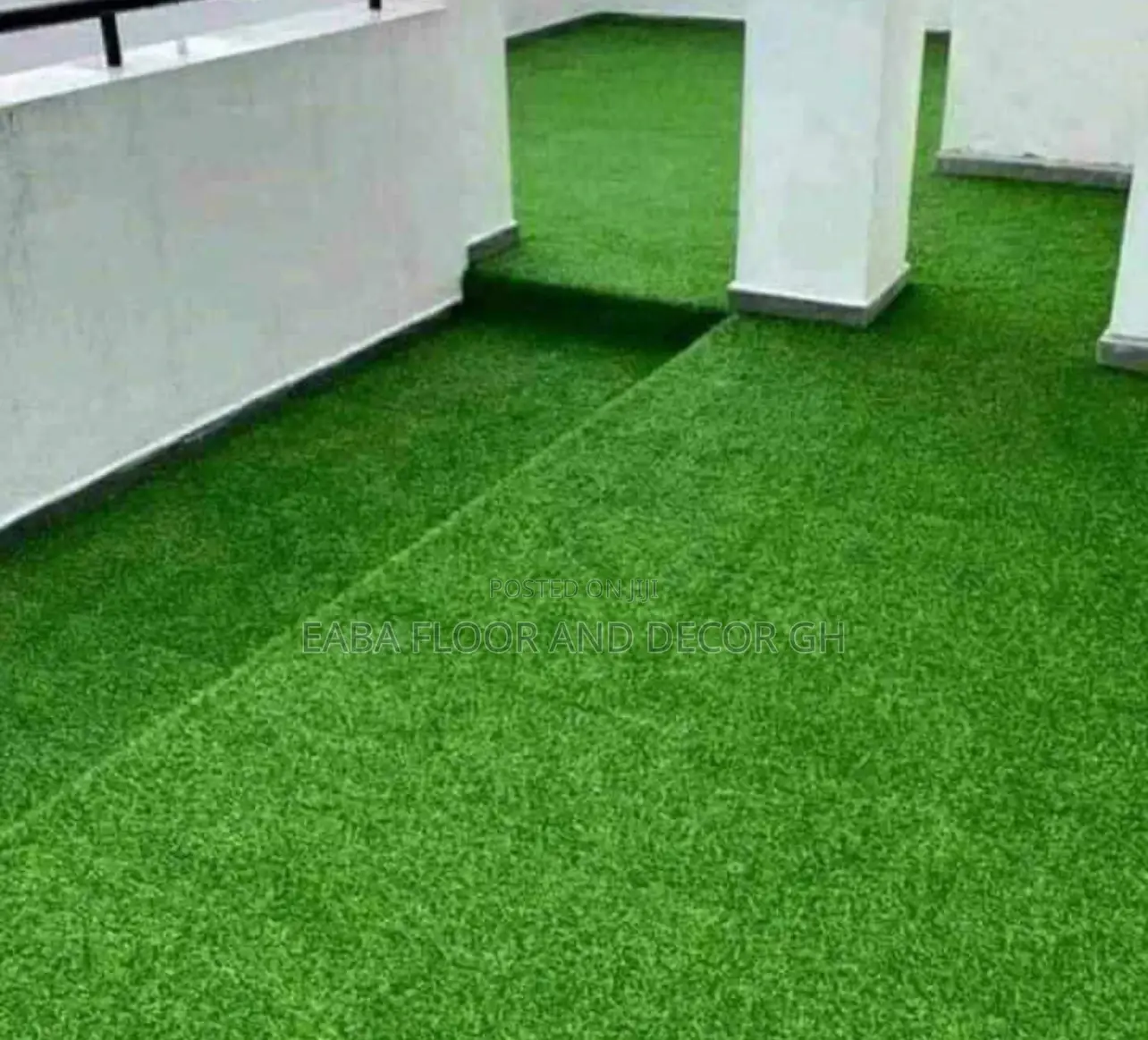 Brownish/Green Artificial Grass.