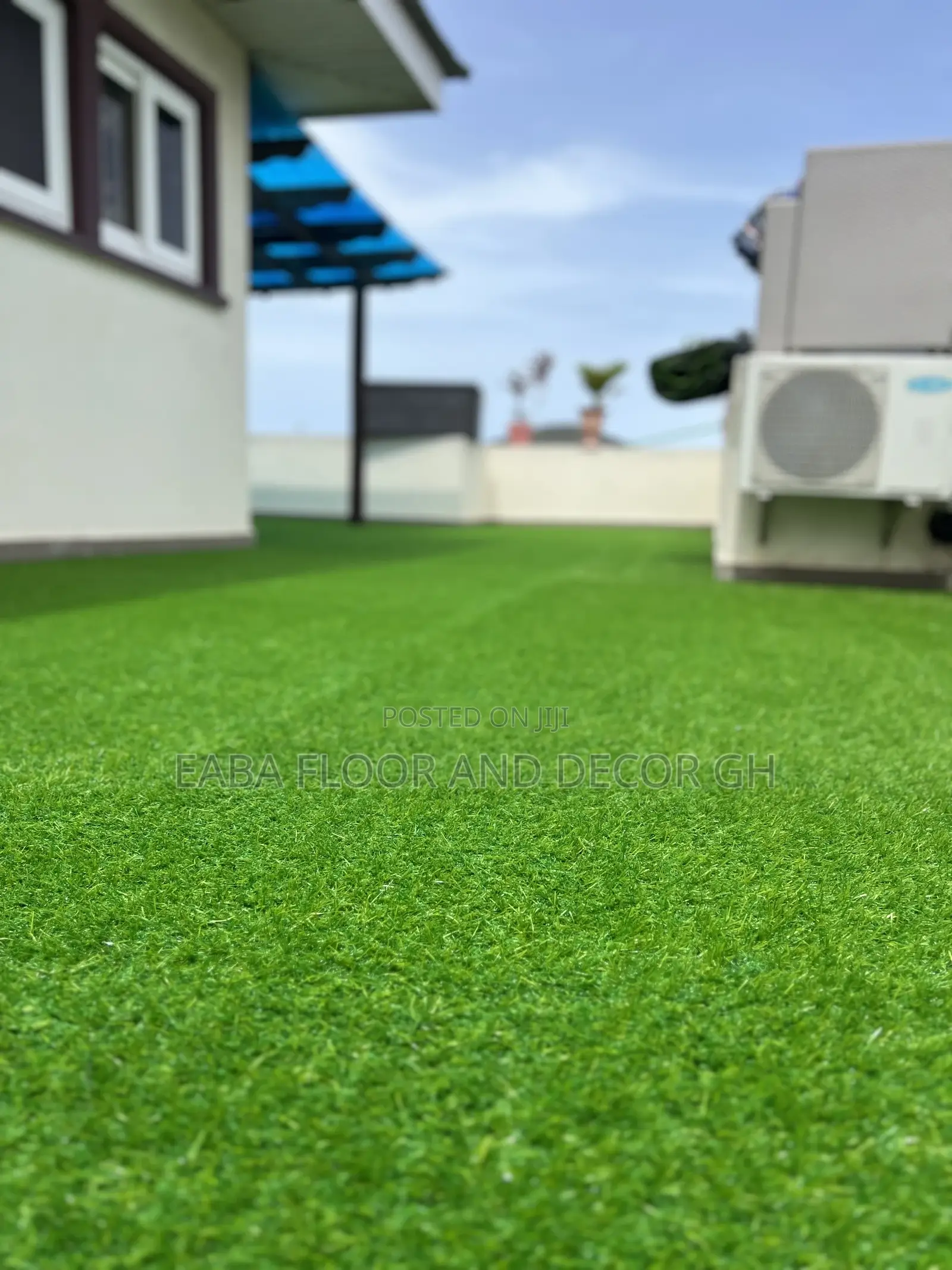Brownish/Green Artificial Grass.