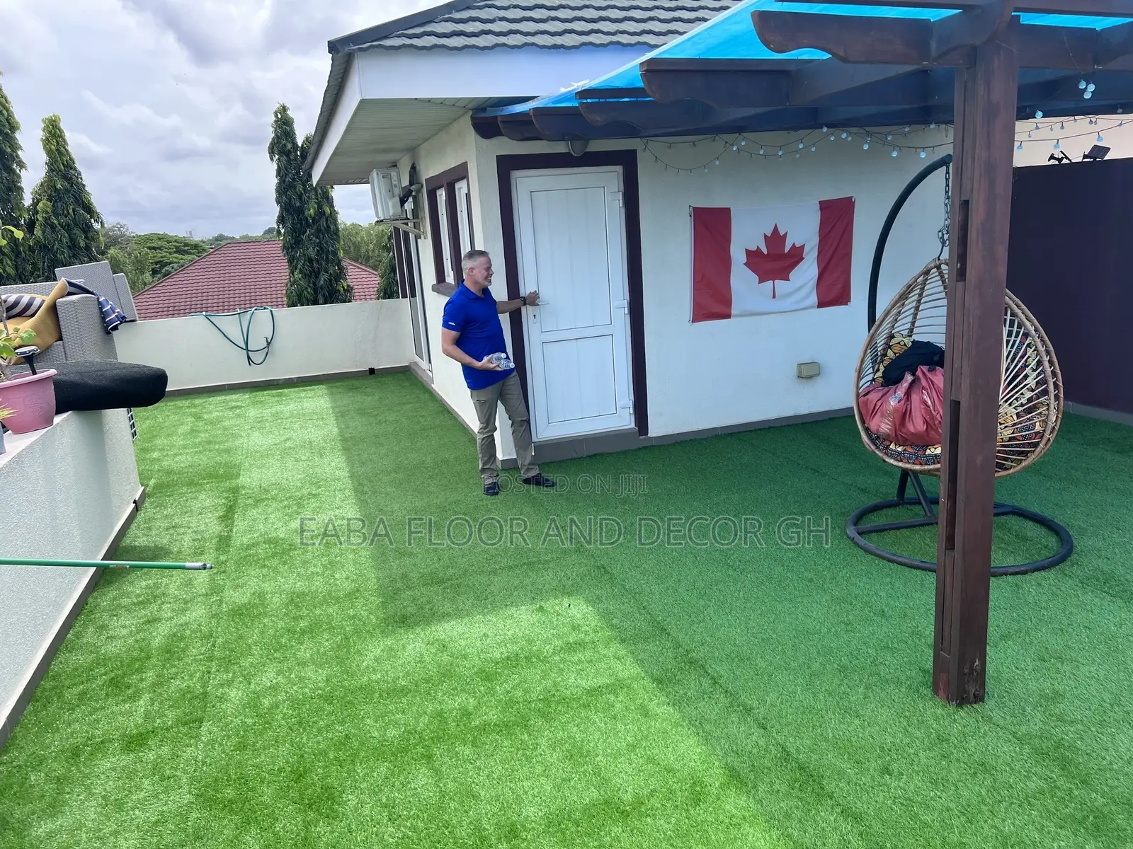 Brownish/Green Artificial Grass.