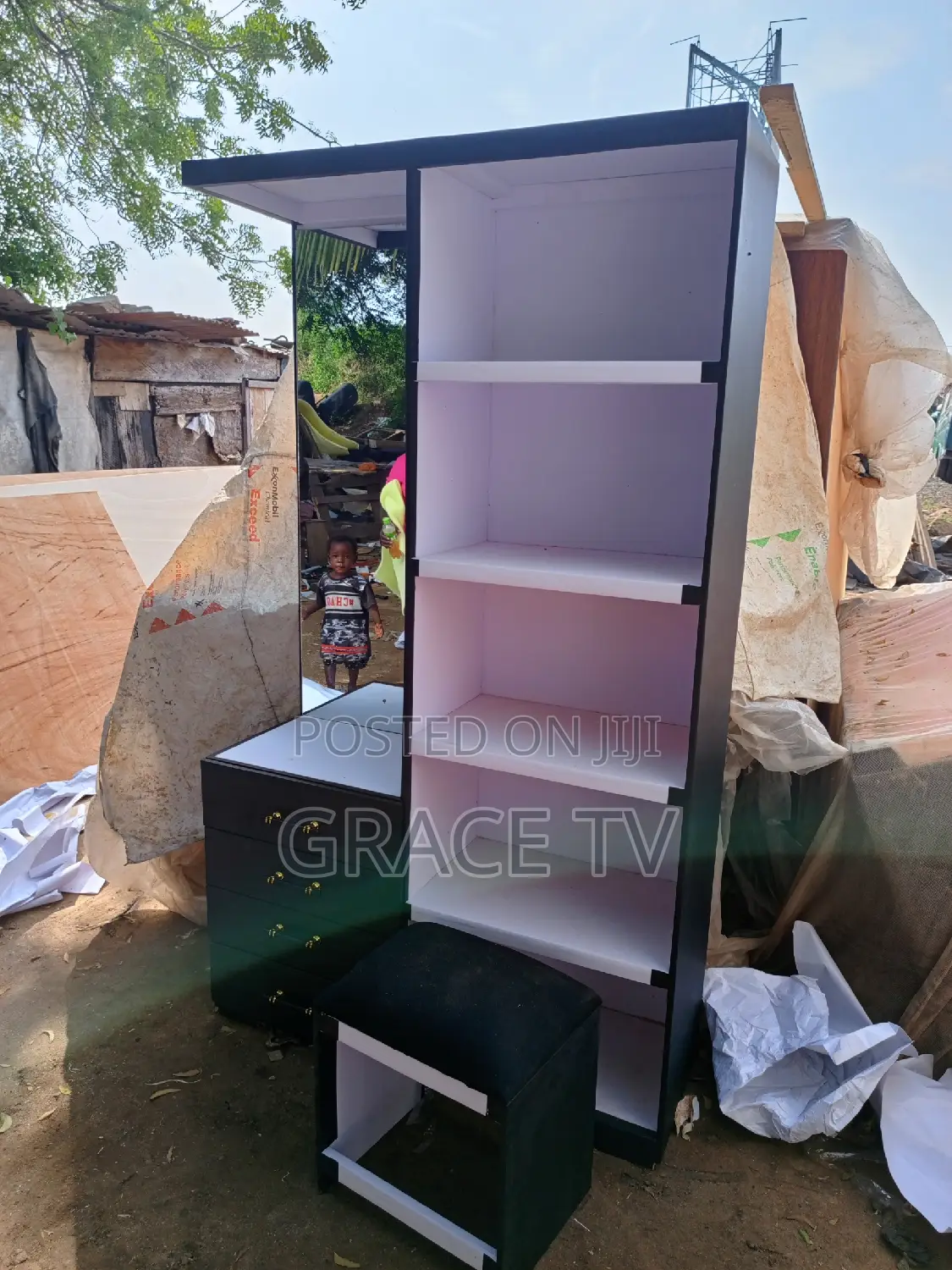 Quality Dressing Mirror With Rack