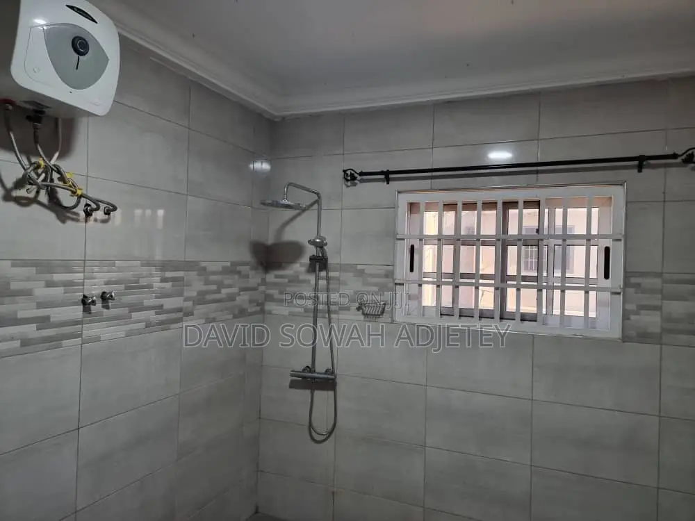 3bdrm House in Bushroad, Teshie for rent