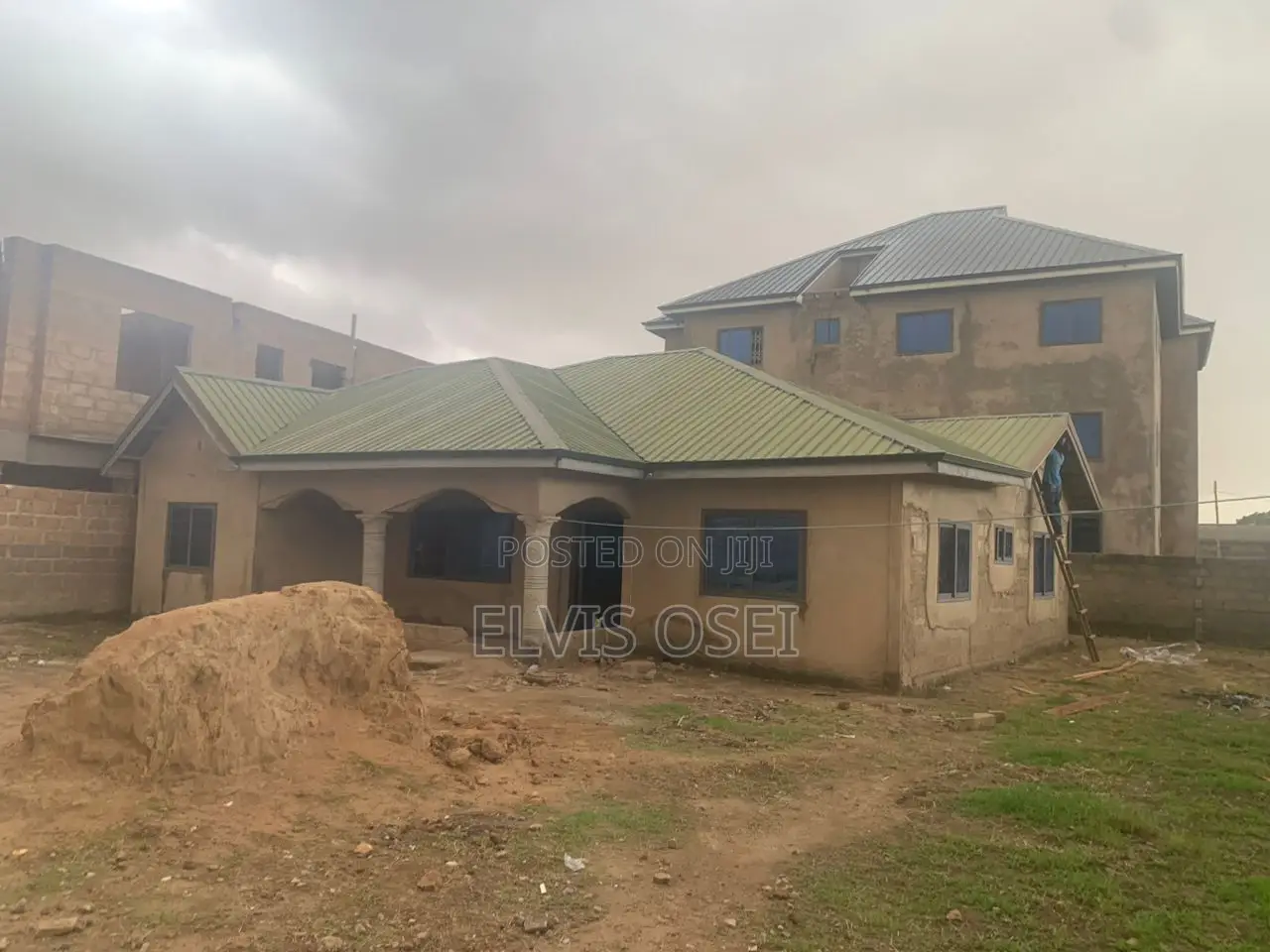 3bdrm House in Amasaman Melcom, Accra Metropolitan for sale