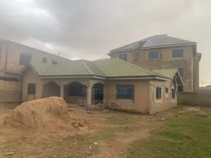 3bdrm House in Amasaman Melcom, Accra Metropolitan for sale