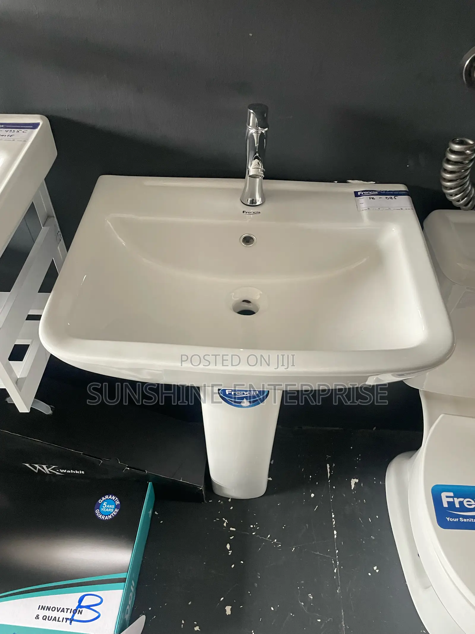 Frencia Square Wash Hand Basin And With Stand