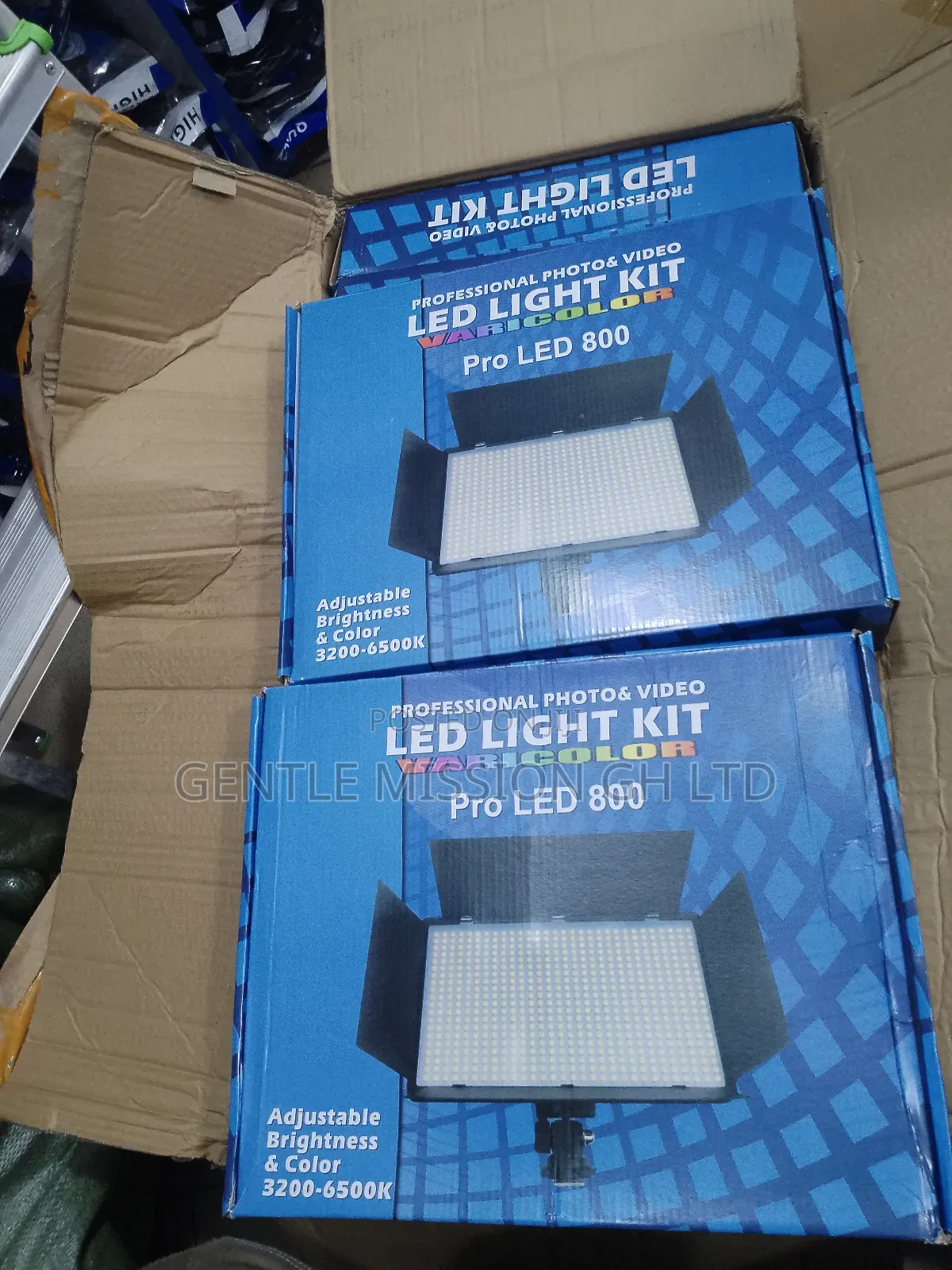 Pro LED 800 Video Light Kit With Batteries Varicolor