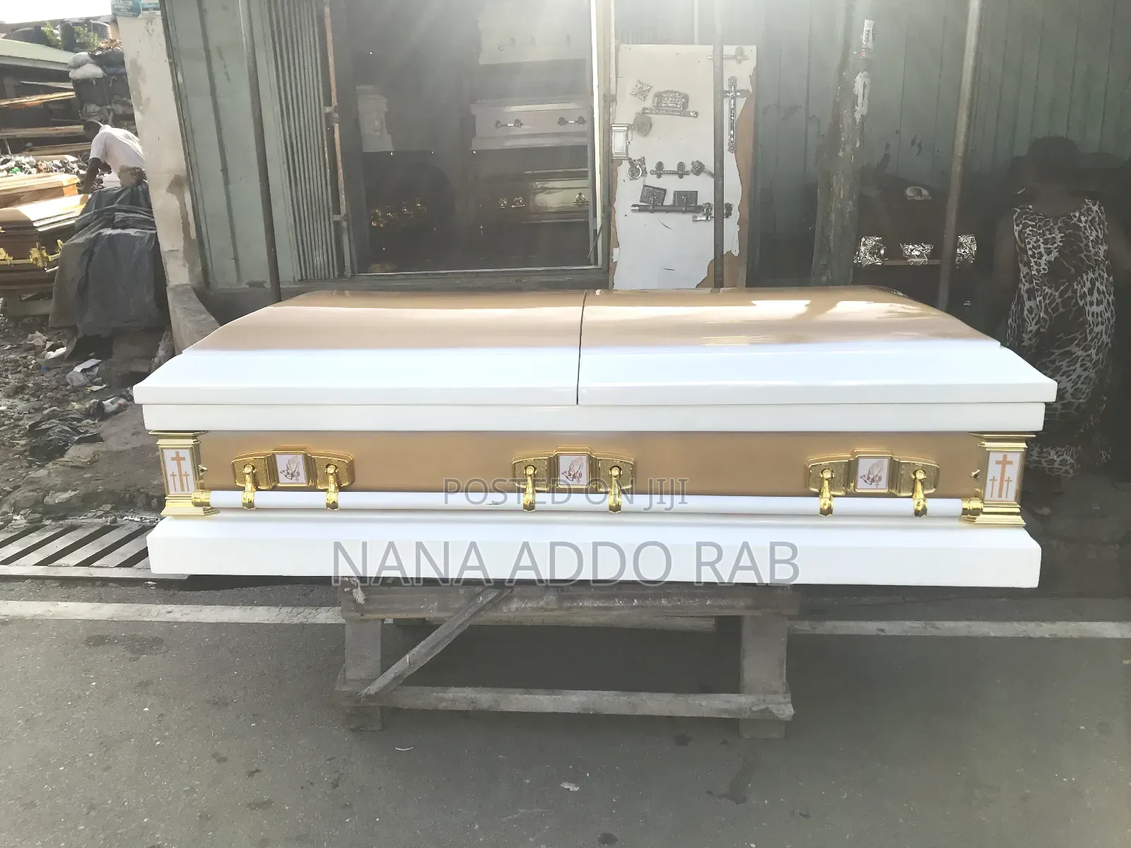 Excellent Classic Gold Off White Casket .With Metal Bar
