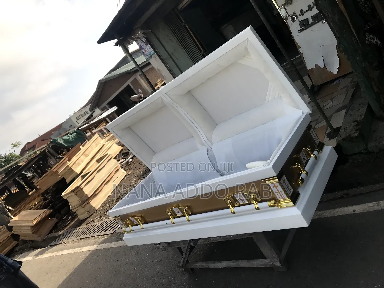 Excellent Classic Gold Off White Casket .With Metal Bar