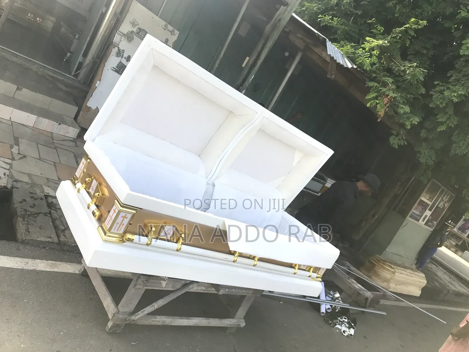Excellent Classic Gold Off White Casket .With Metal Bar