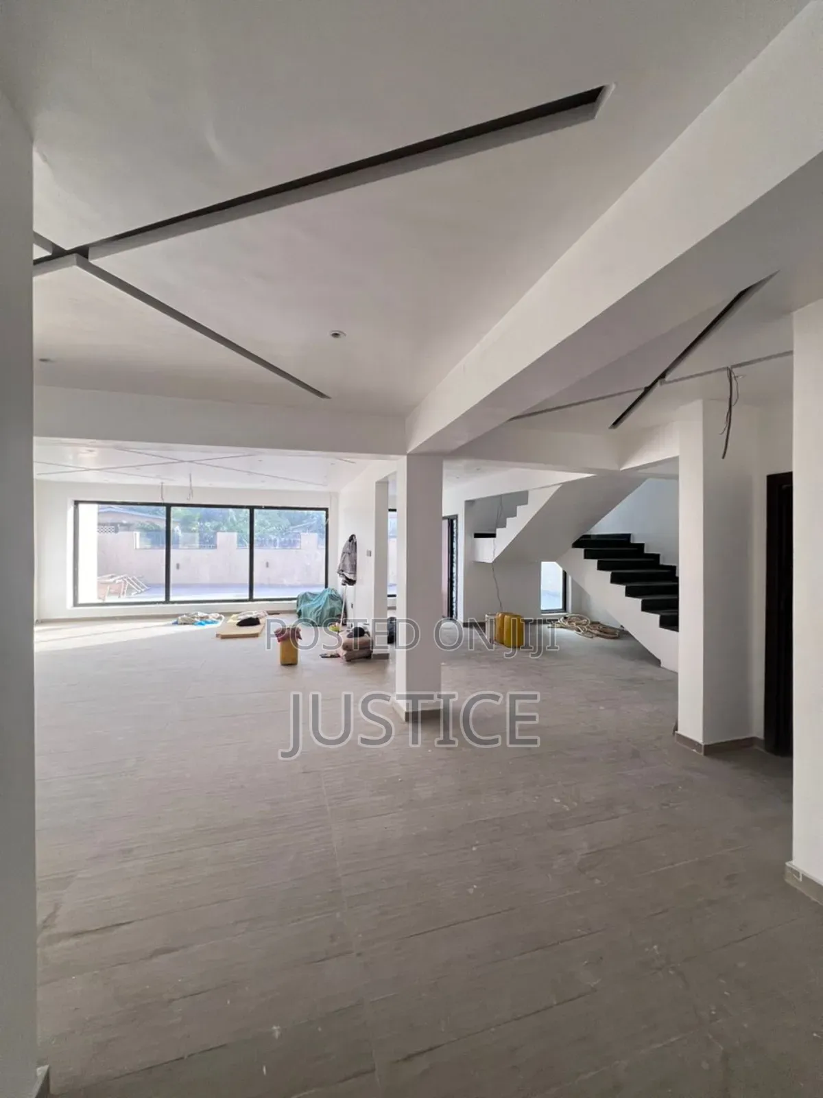 6bdrm Duplex in Abc Achimota for sale