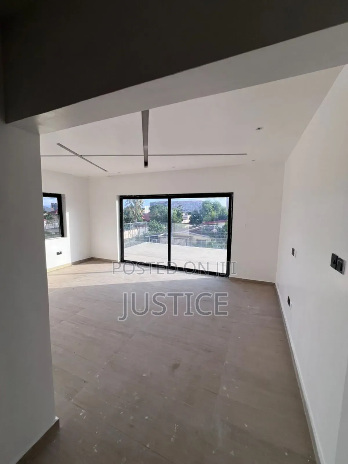 6bdrm Duplex in Abc Achimota for sale