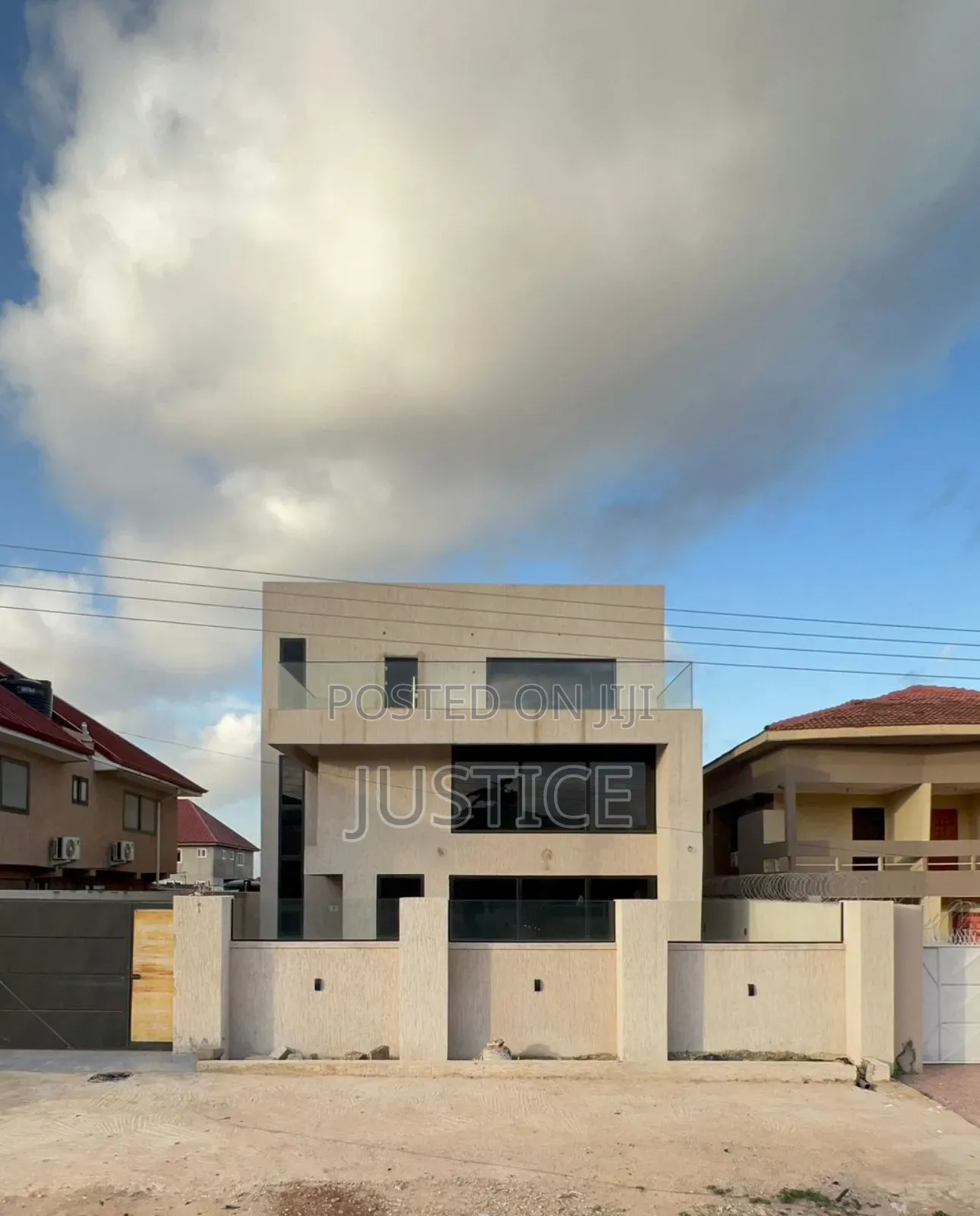 6bdrm Duplex in Abc Achimota for sale