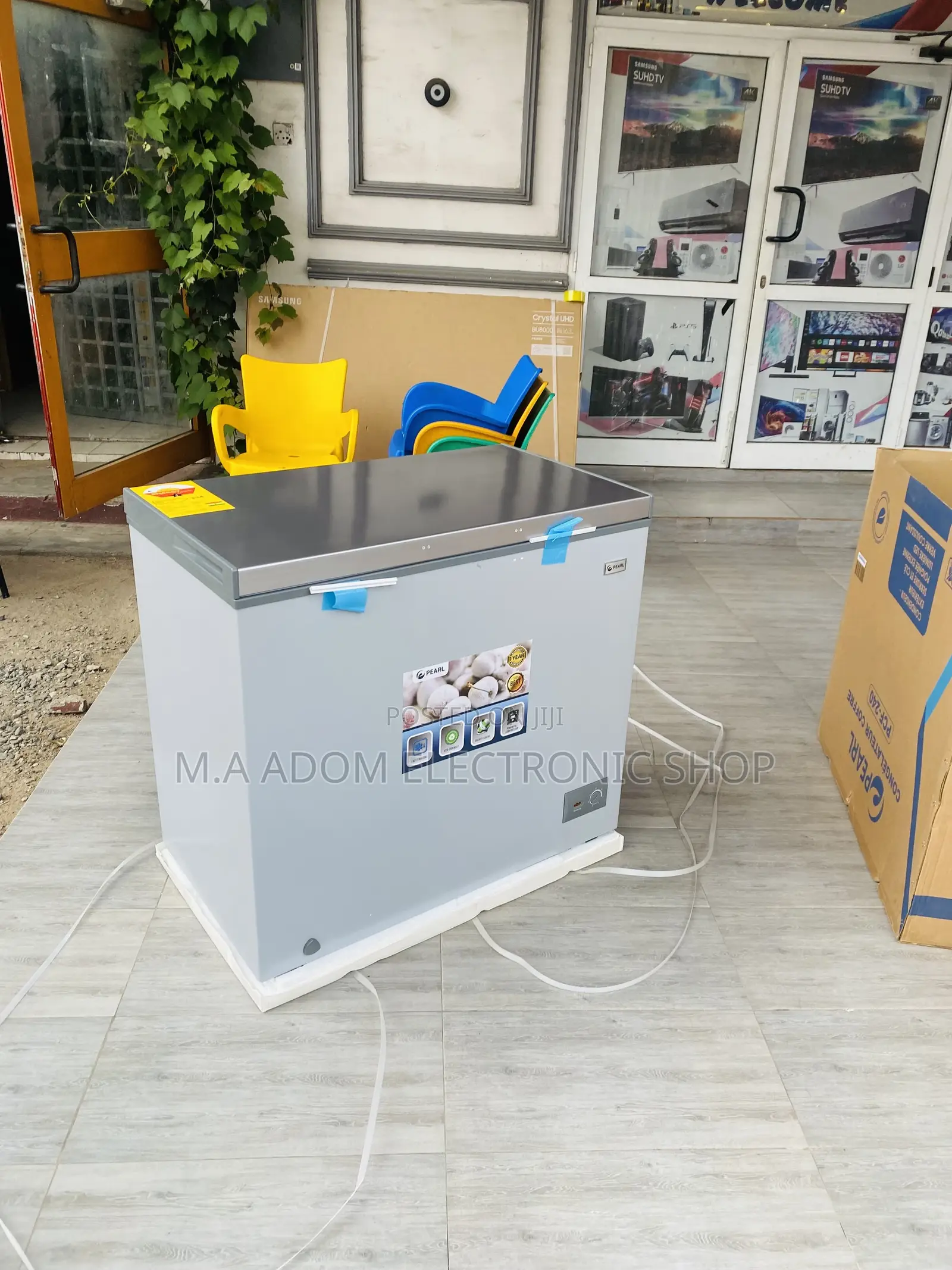 Elegantly Designed Pearl PCF-240 1 Door Chest Freezer(200L).