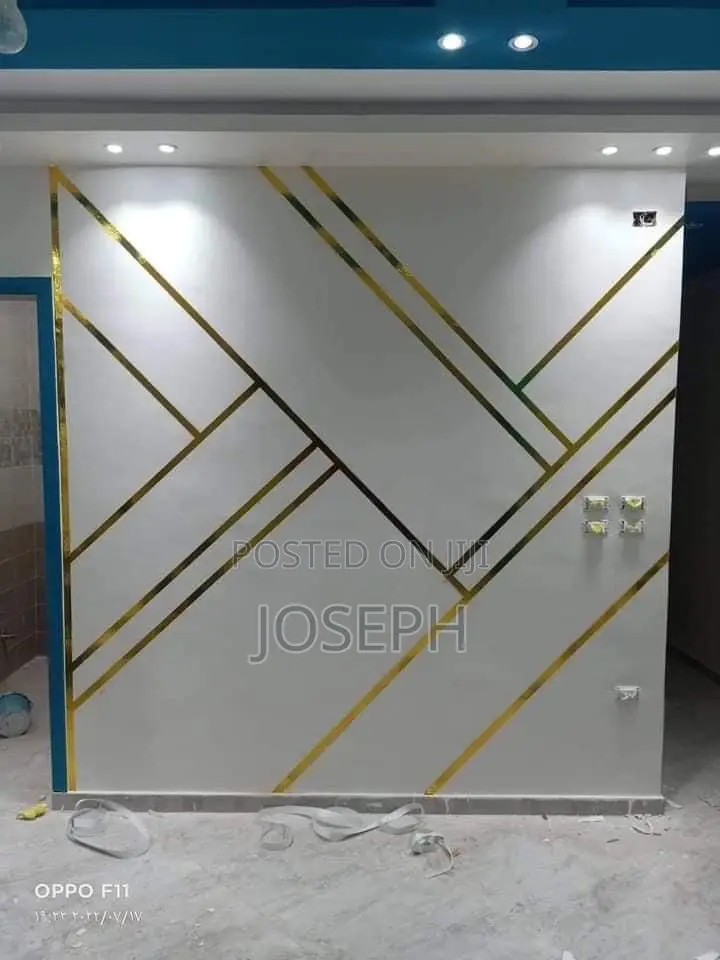 Gold Stripes Wall Design