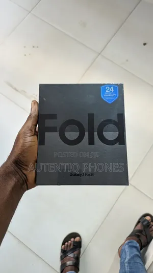New Samsung Galaxy Z Fold4 256 GB Gold