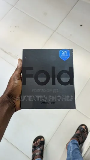 New Samsung Galaxy Z Fold4 256 GB Gold