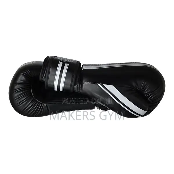 Boxing Glove (With a Grip Cord )