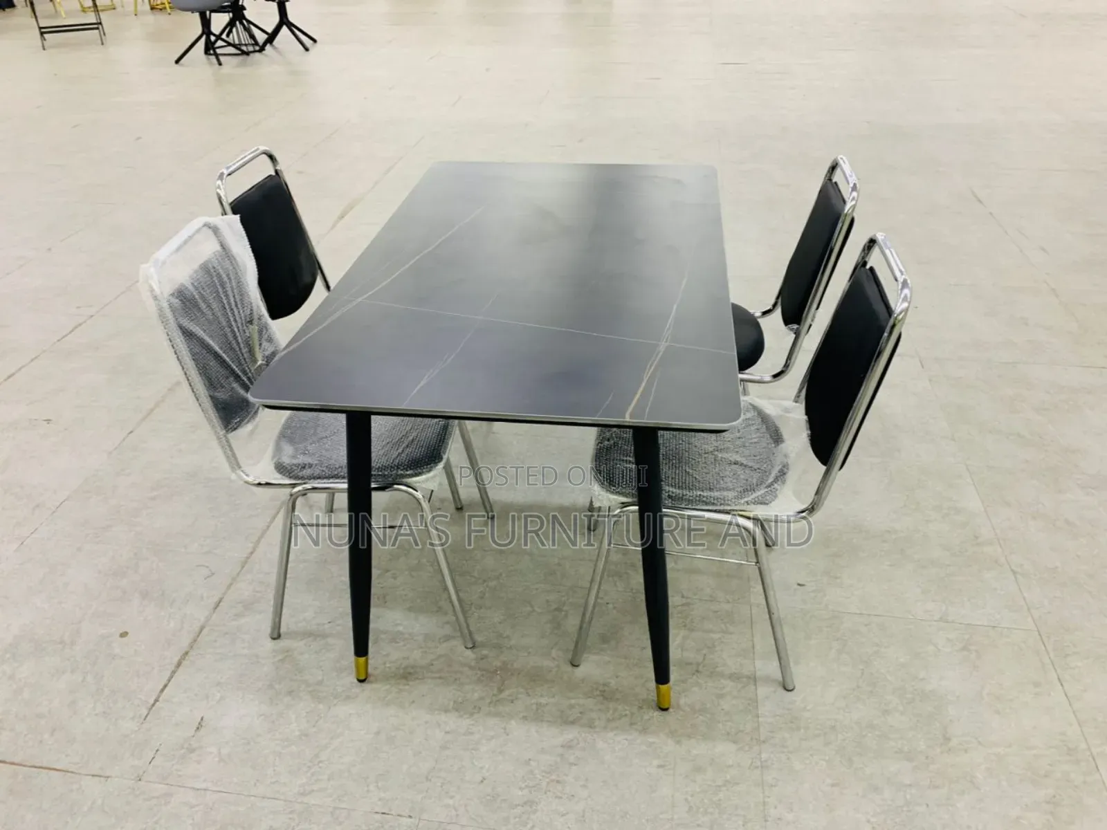 Dinningset With Four Sitter Capacity
