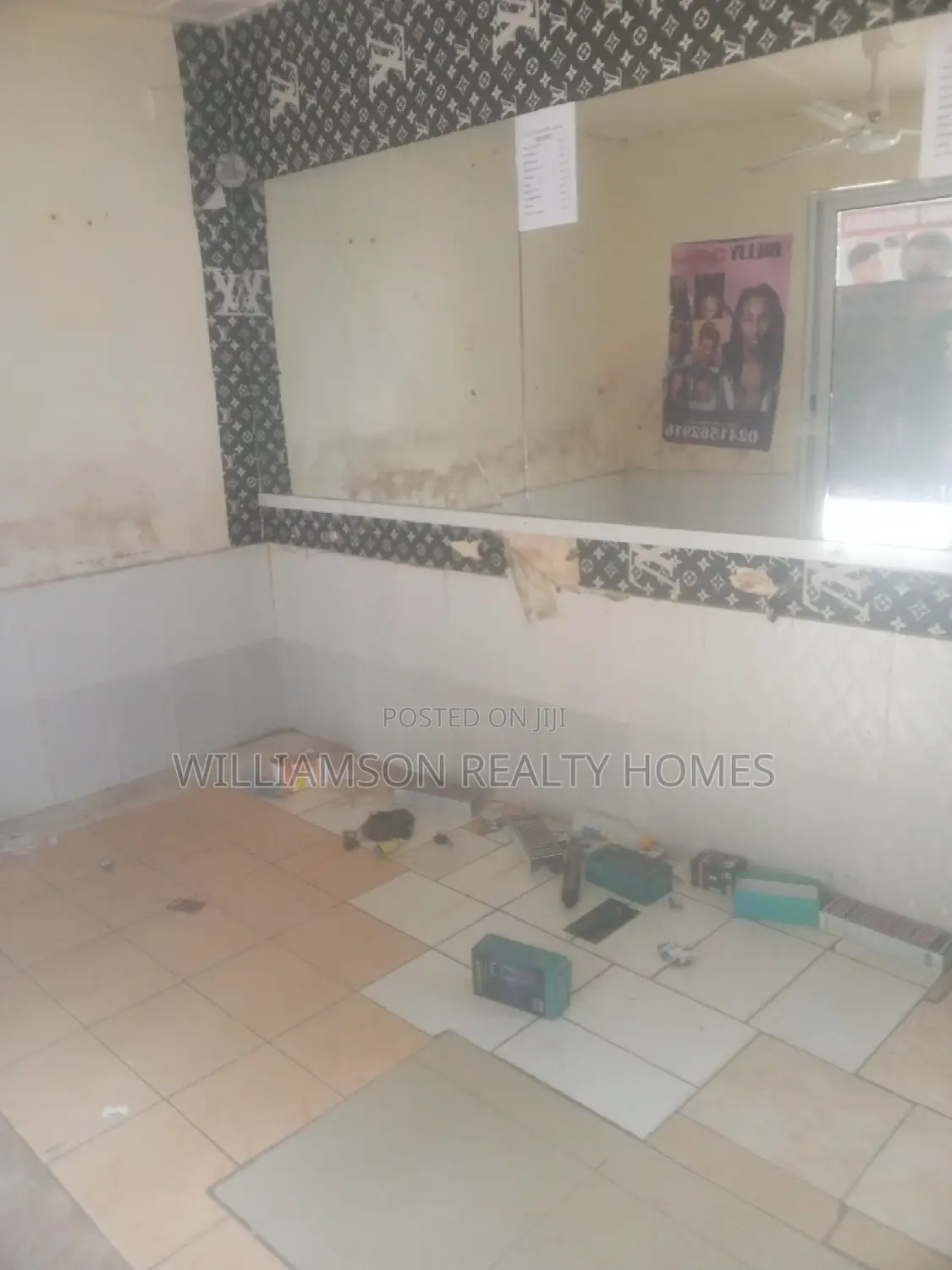 Exclusive Road Side/Busy Shop/Store/Showroom, Spintex