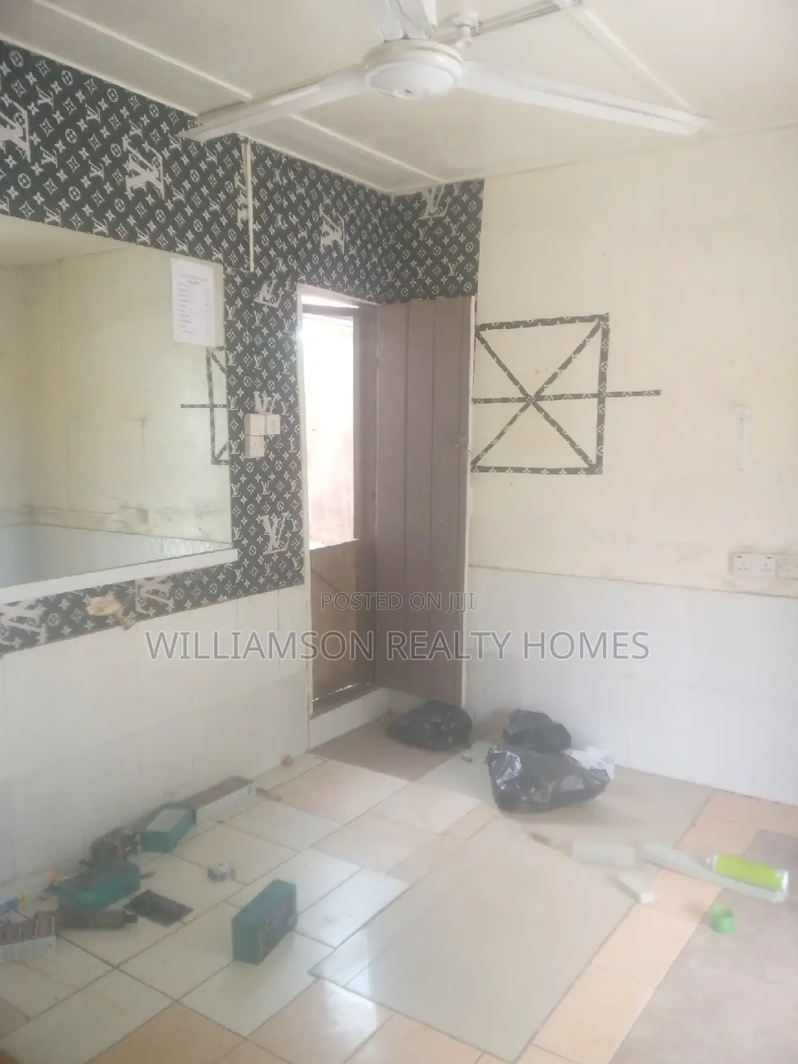 Exclusive Road Side/Busy Shop/Store/Showroom, Spintex