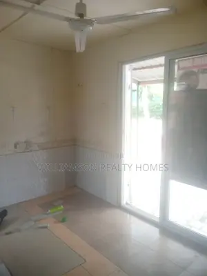 Exclusive Road Side/Busy Shop/Store/Showroom, Spintex