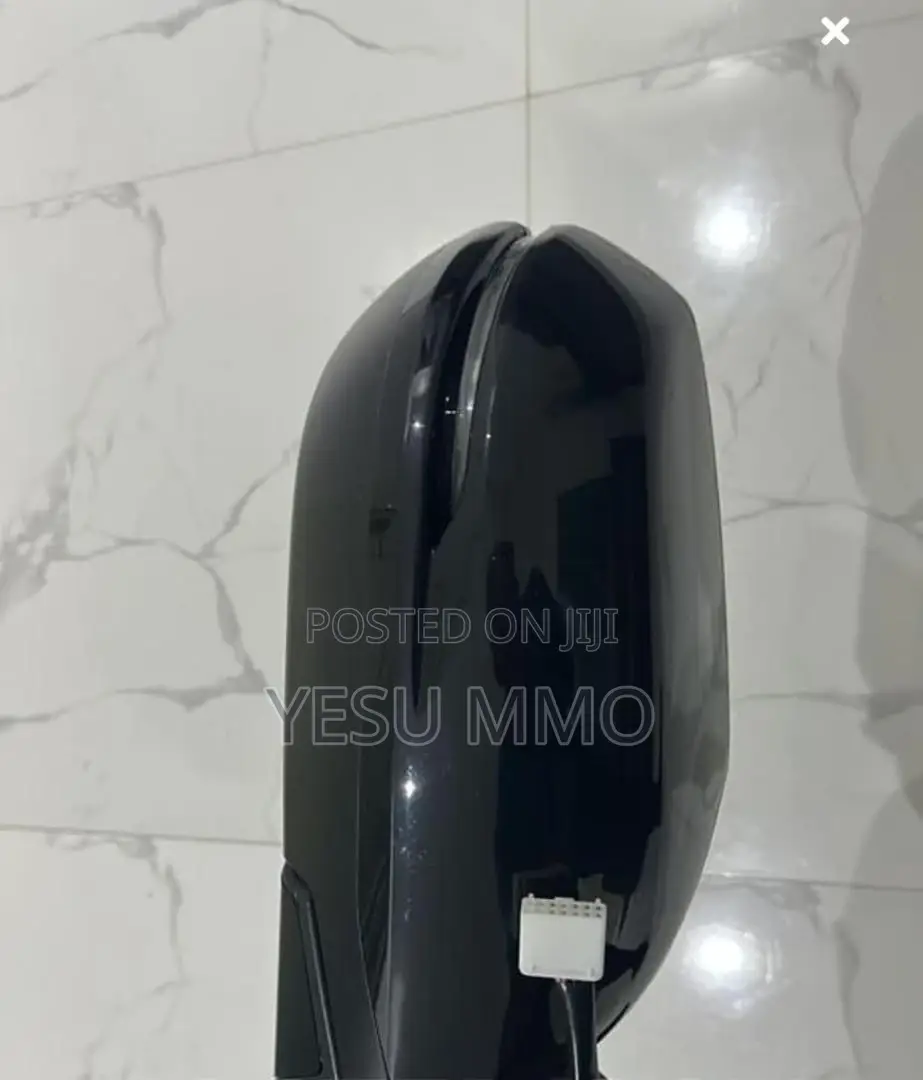 CR-V 21 Side Mirror With Light and Sensor