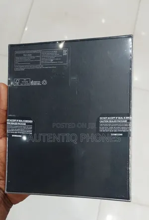 New Samsung Galaxy Z Fold4 256 GB Gold