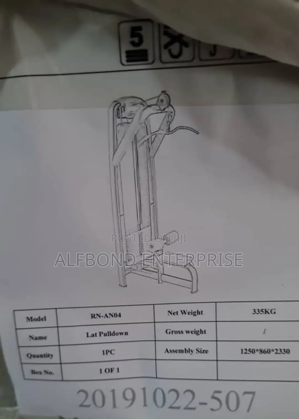 Commercial Lat Pull Down Machine