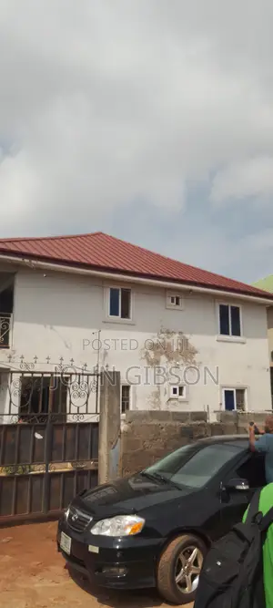 8bdrm Block of Flats in Amanhia, Accra Metropolitan for sale