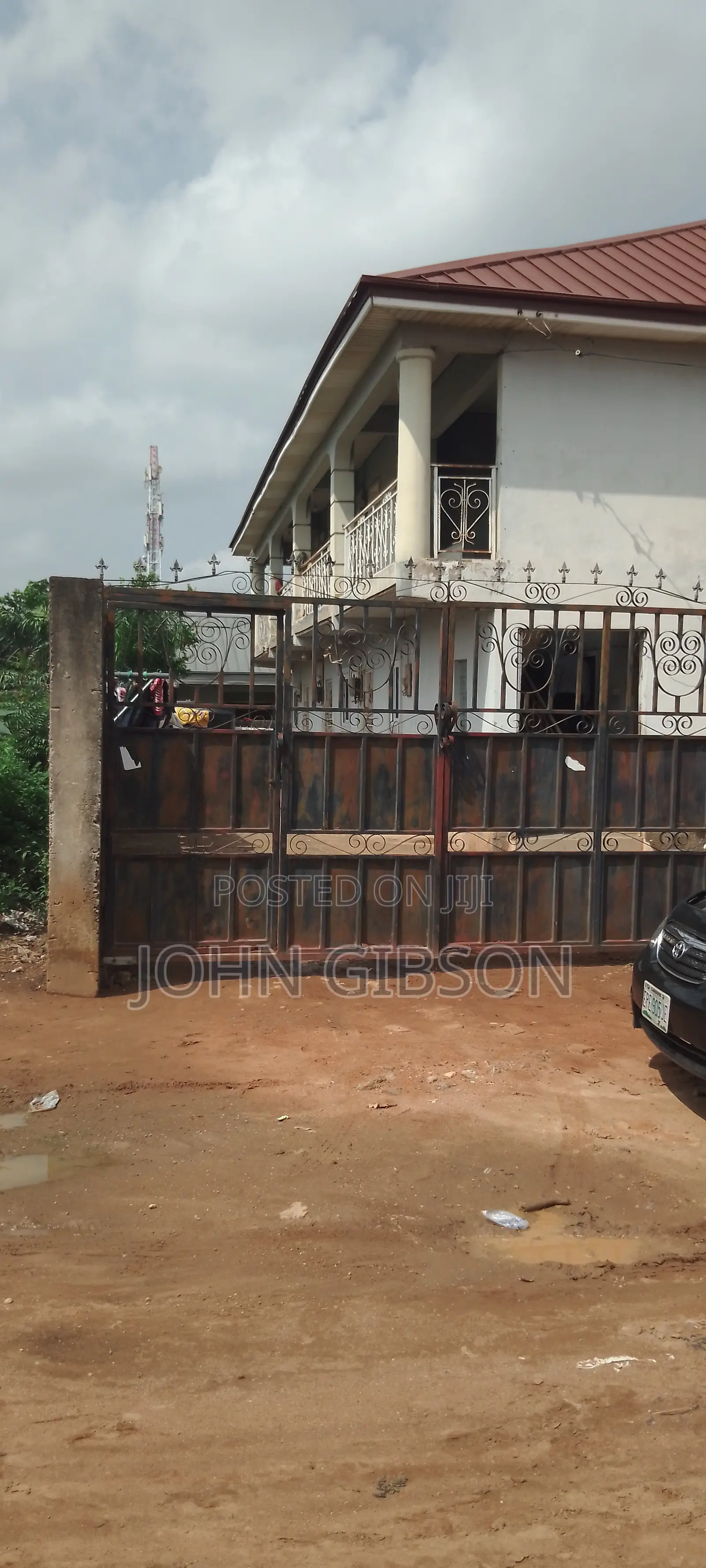 8bdrm Block of Flats in Amanhia, Accra Metropolitan for sale