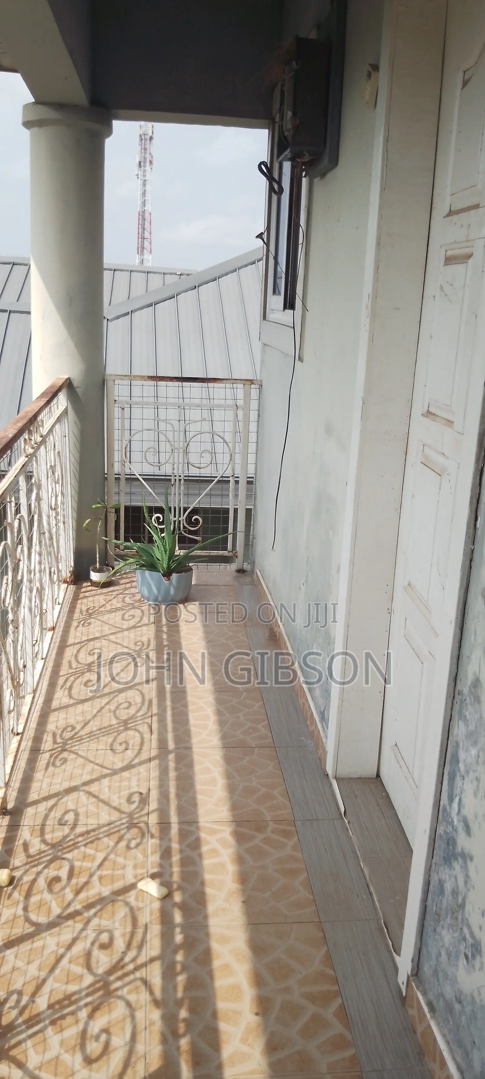 8bdrm Block of Flats in Amanhia, Accra Metropolitan for sale