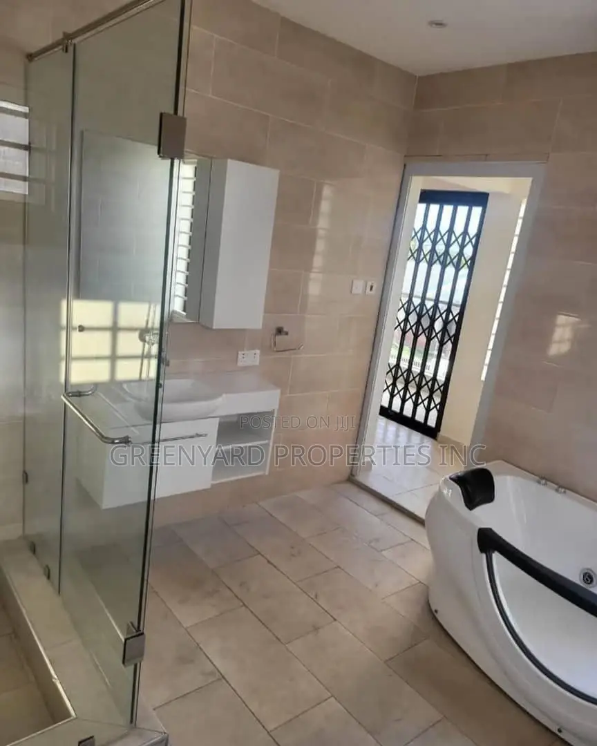 4bdrm House in C6, Lake Side Estate for sale
