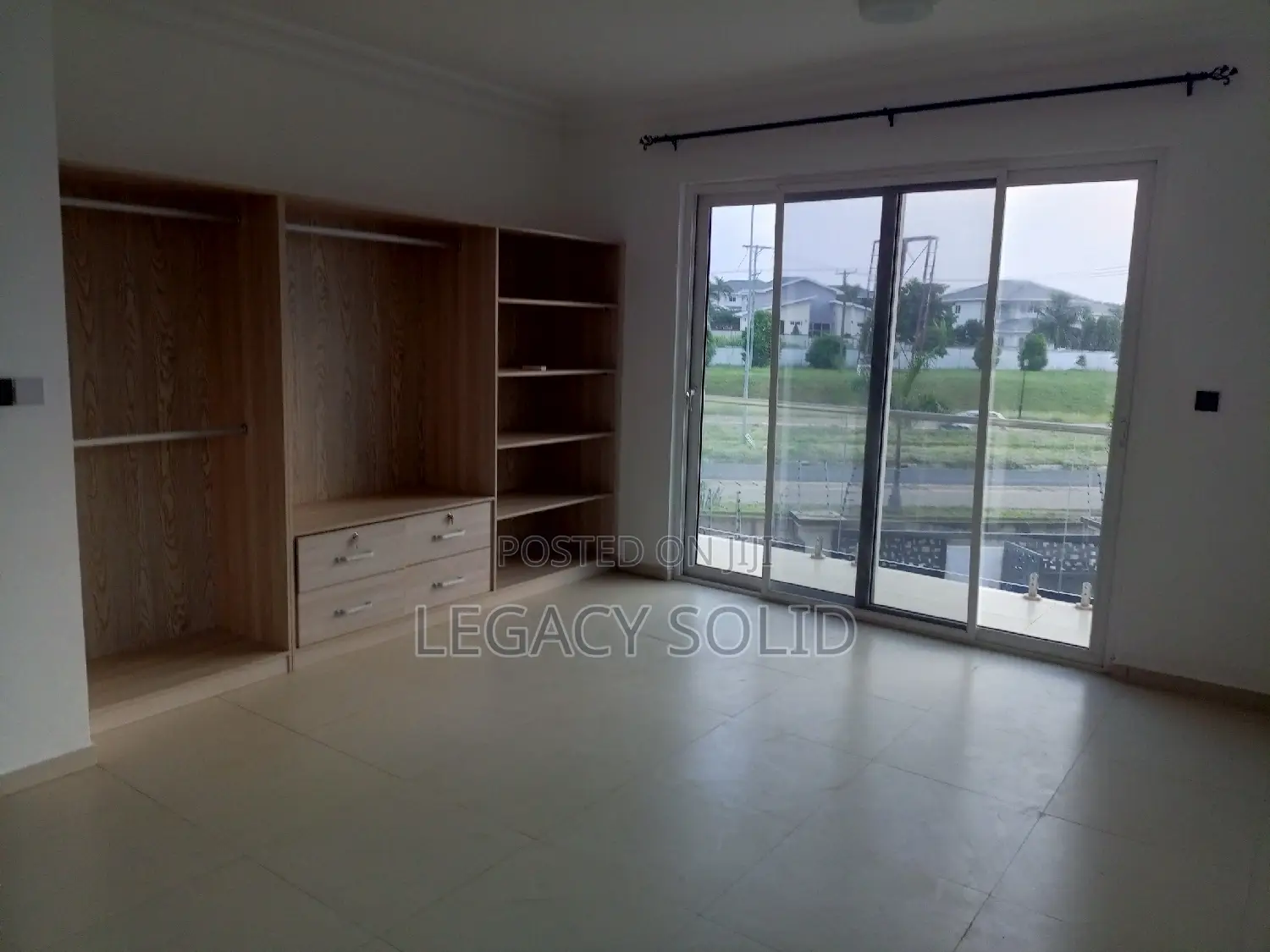3bdrm Townhouse / Terrace in Legacy Solid Real, Tseaddo for rent