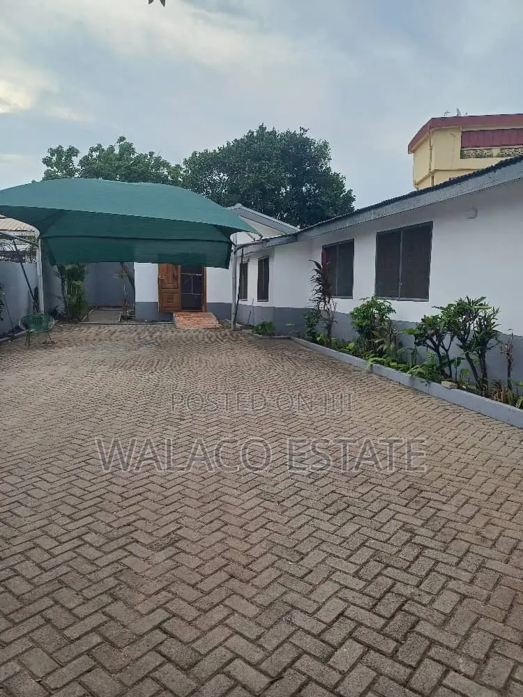 3bdrm House in Walako Estate, Tesano for rent