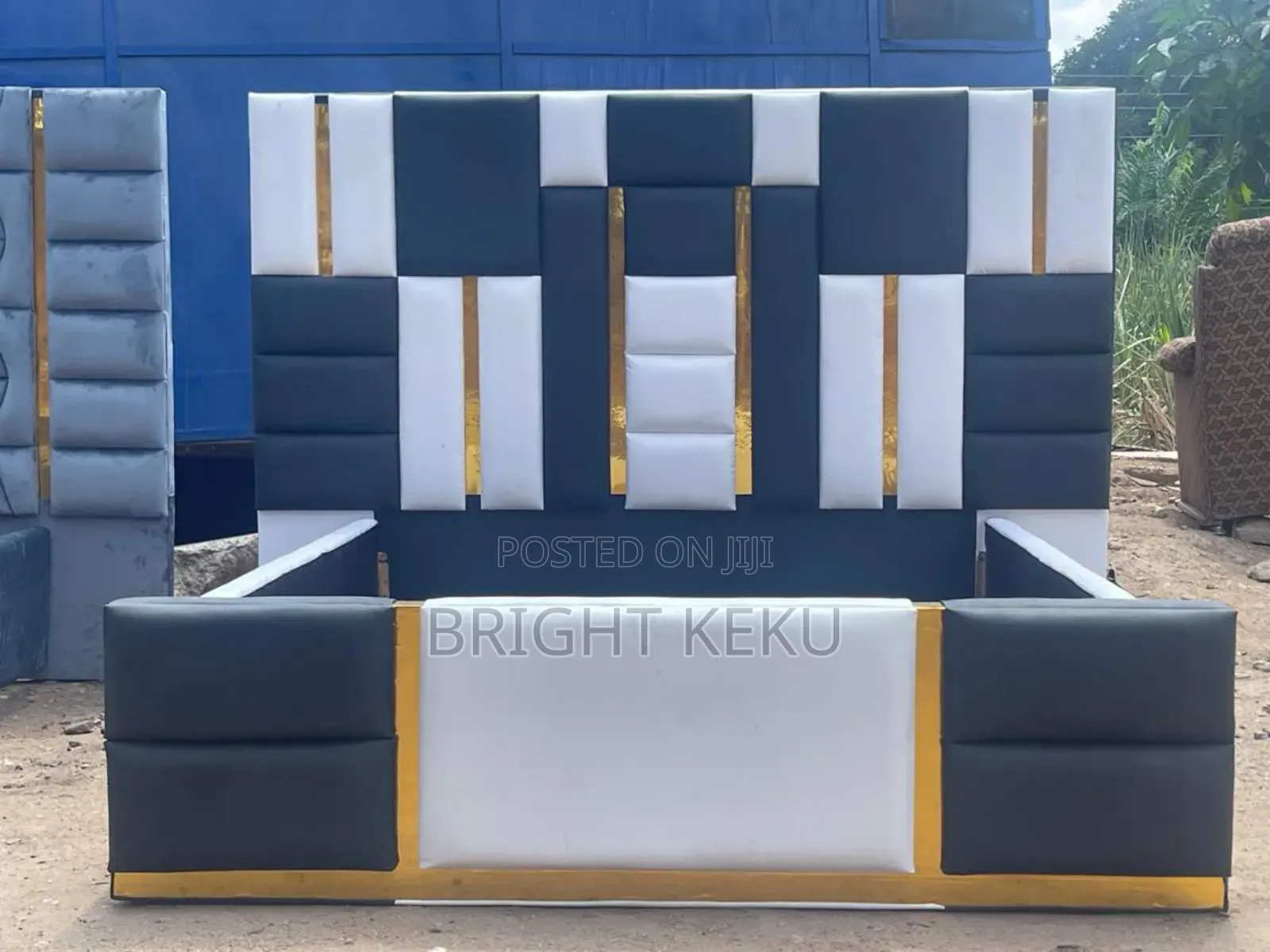 Kind Size Bed