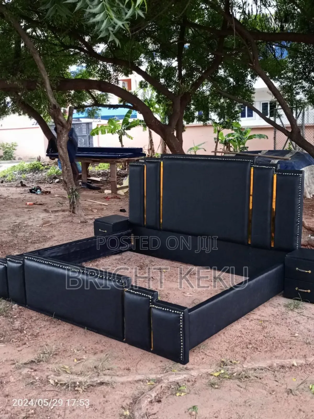 Kind Size Bed