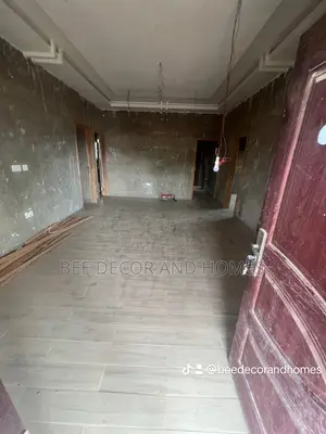 3bdrm House in Bee Decor & Homes, Old Ashomang for sale