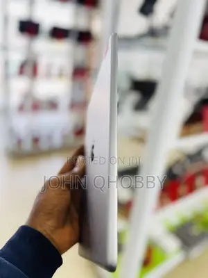 Apple iPad 9.7 32 GB Gray