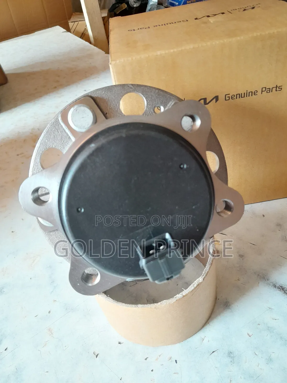Tucson/Veloster 2020 Back Hub With Sensor
