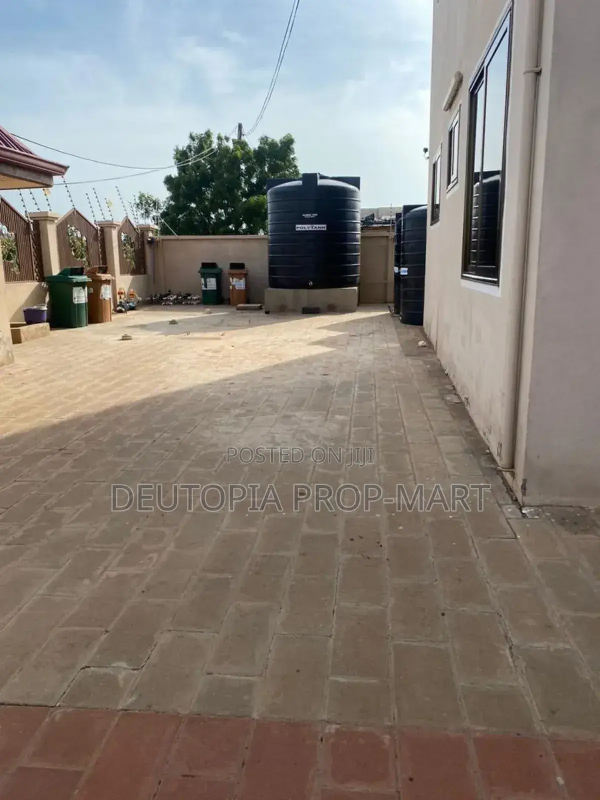 2bdrm Apartment in Palace Mall, Tema Metropolitan for rent