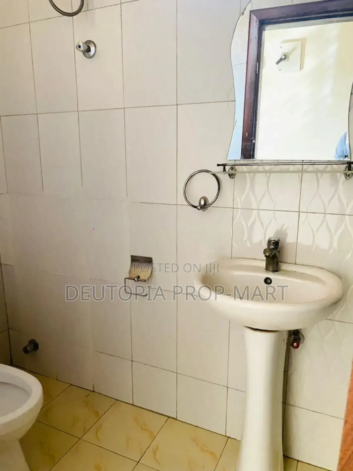 2bdrm Apartment in Palace Mall, Tema Metropolitan for rent