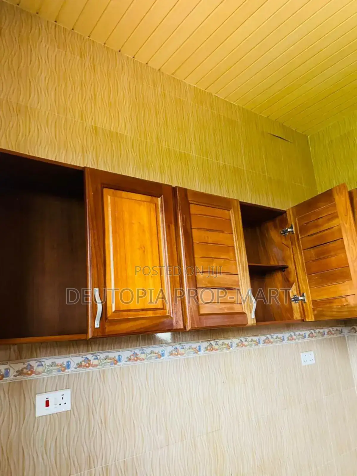2bdrm Apartment in Palace Mall, Tema Metropolitan for rent
