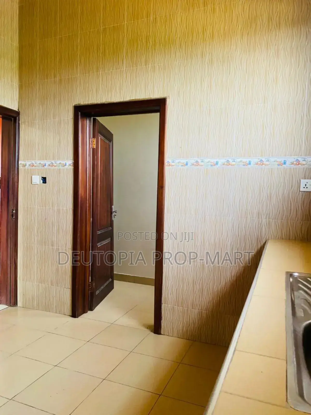 2bdrm Apartment in Palace Mall, Tema Metropolitan for rent