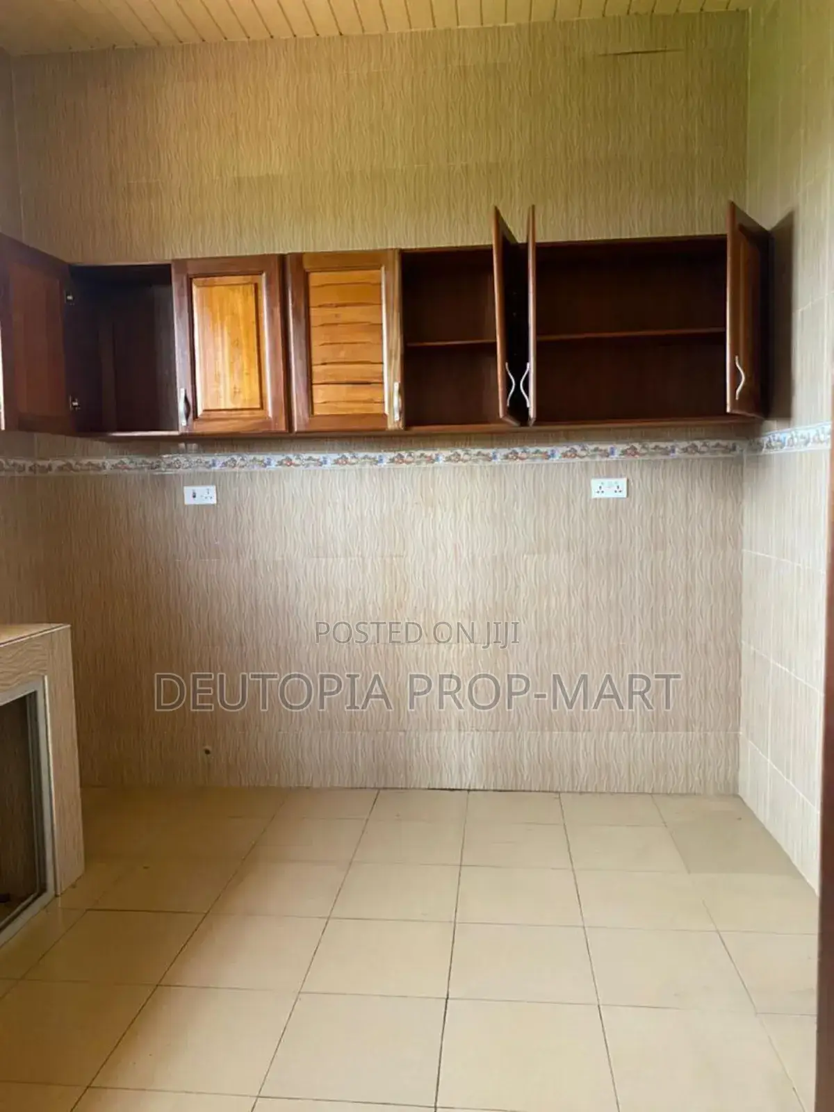 2bdrm Apartment in Palace Mall, Tema Metropolitan for rent