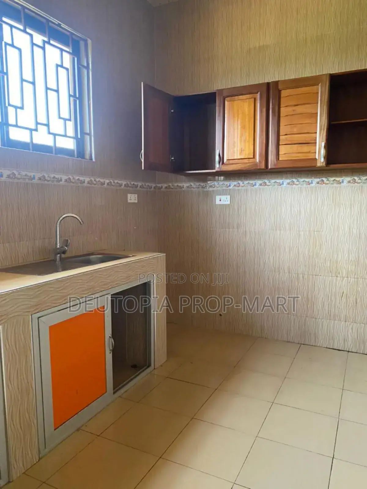 2bdrm Apartment in Palace Mall, Tema Metropolitan for rent