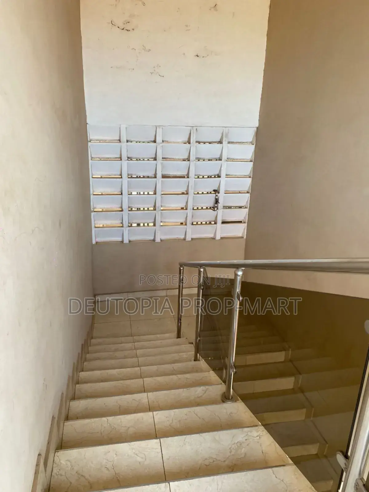 2bdrm Apartment in Palace Mall, Tema Metropolitan for rent