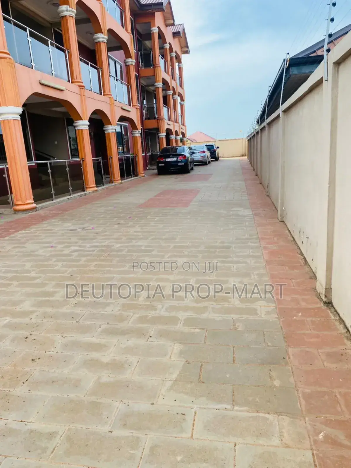 2bdrm Apartment in Palace Mall, Tema Metropolitan for rent