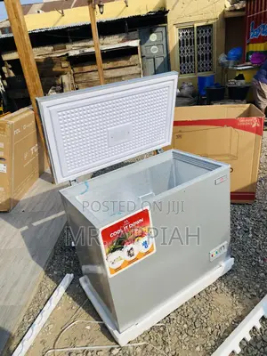 Classic Design Zara 300FL Single Door Chest Freezer.