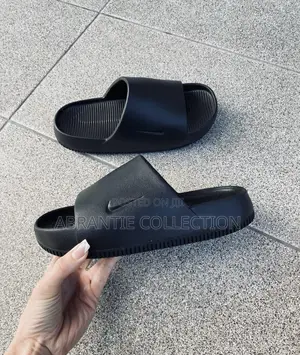 Nike Calm Slides